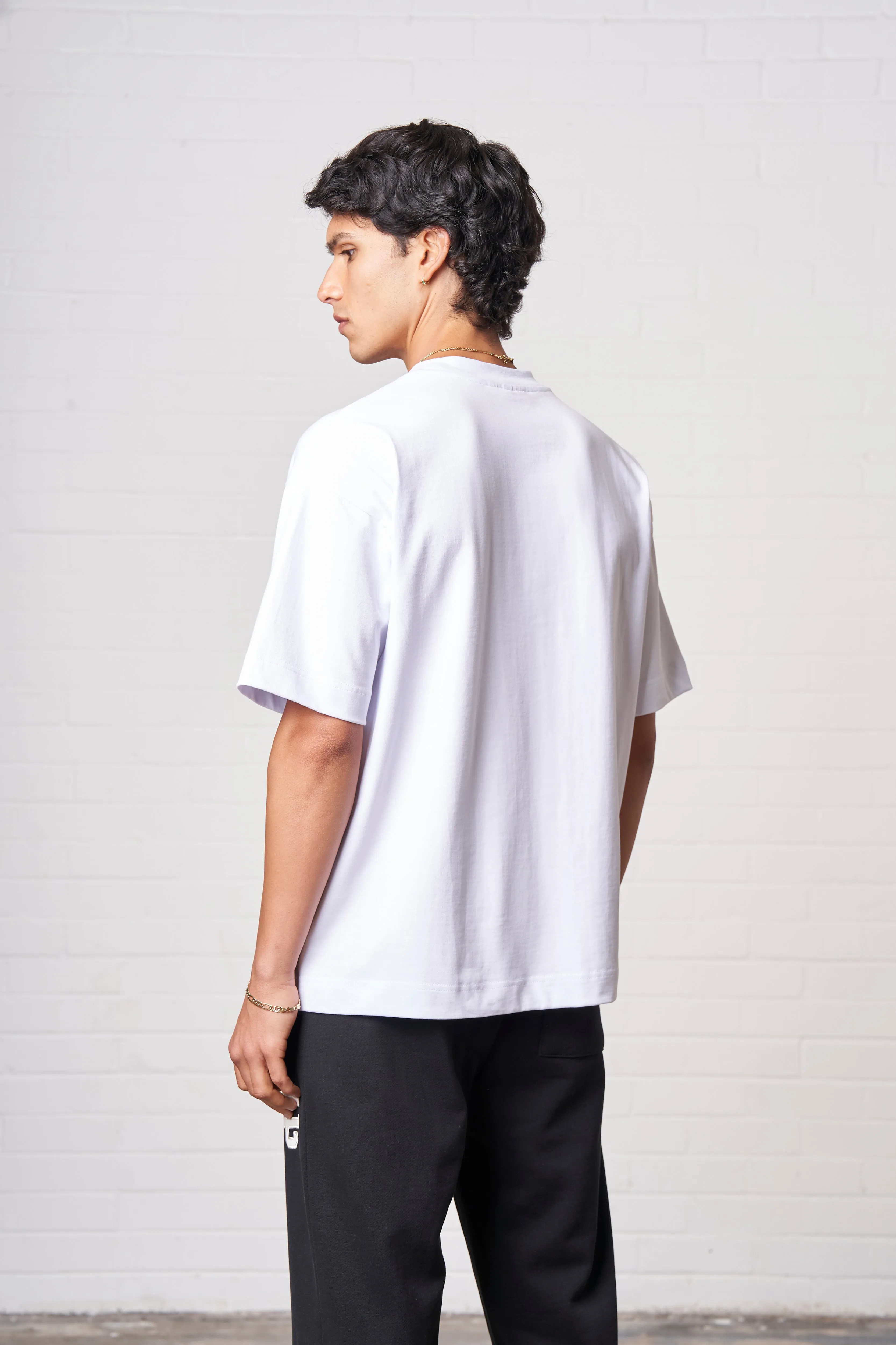APPLIQUE EMBLEM T-SHIRT - WHITE