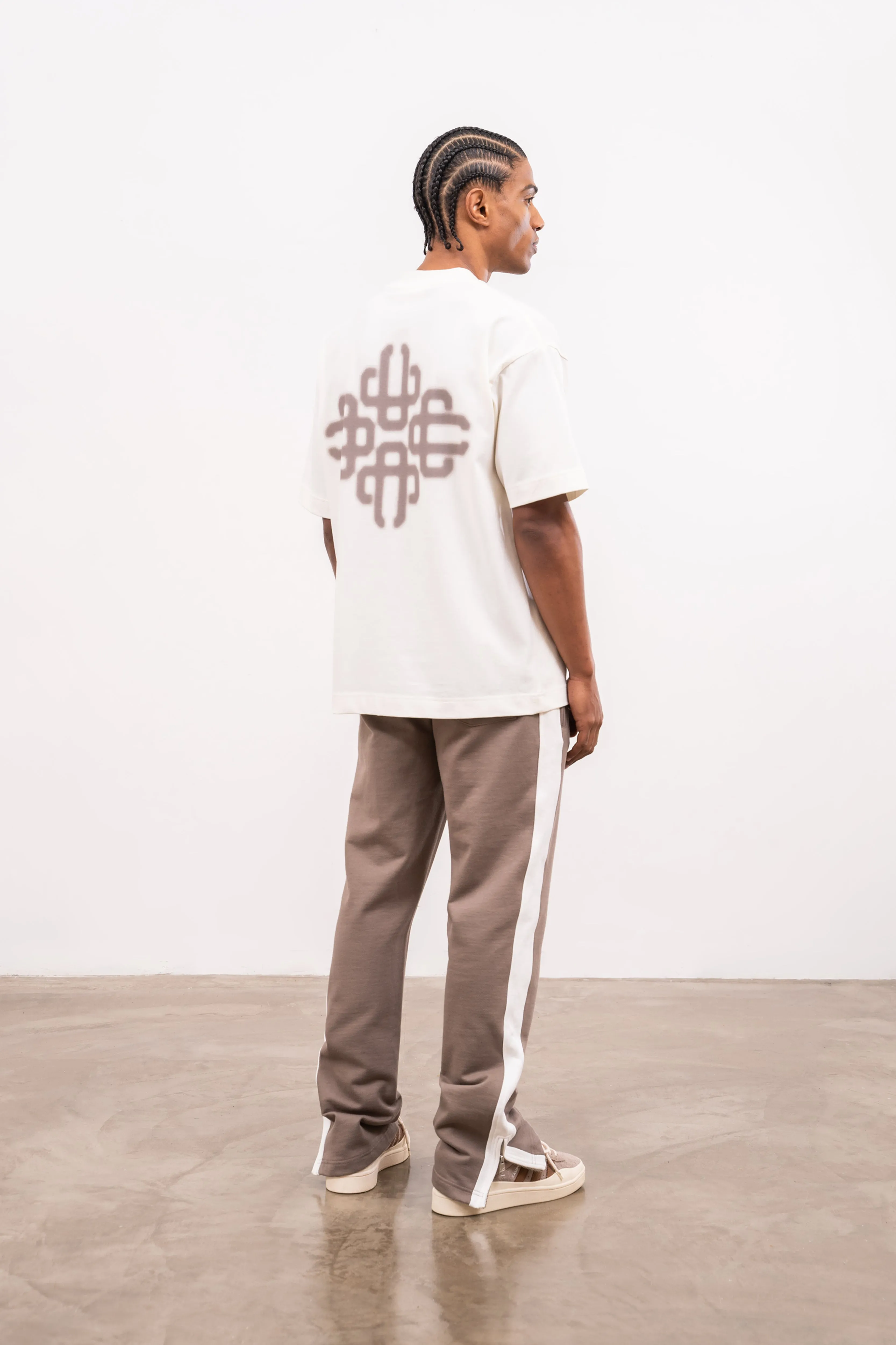 BLURRED GRAPHIC EMBLEM T-SHIRT - OFF WHITE