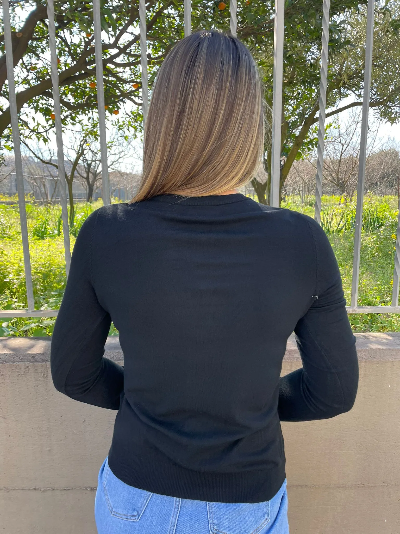 Cardigan in filo tinta unita con bottoni perla