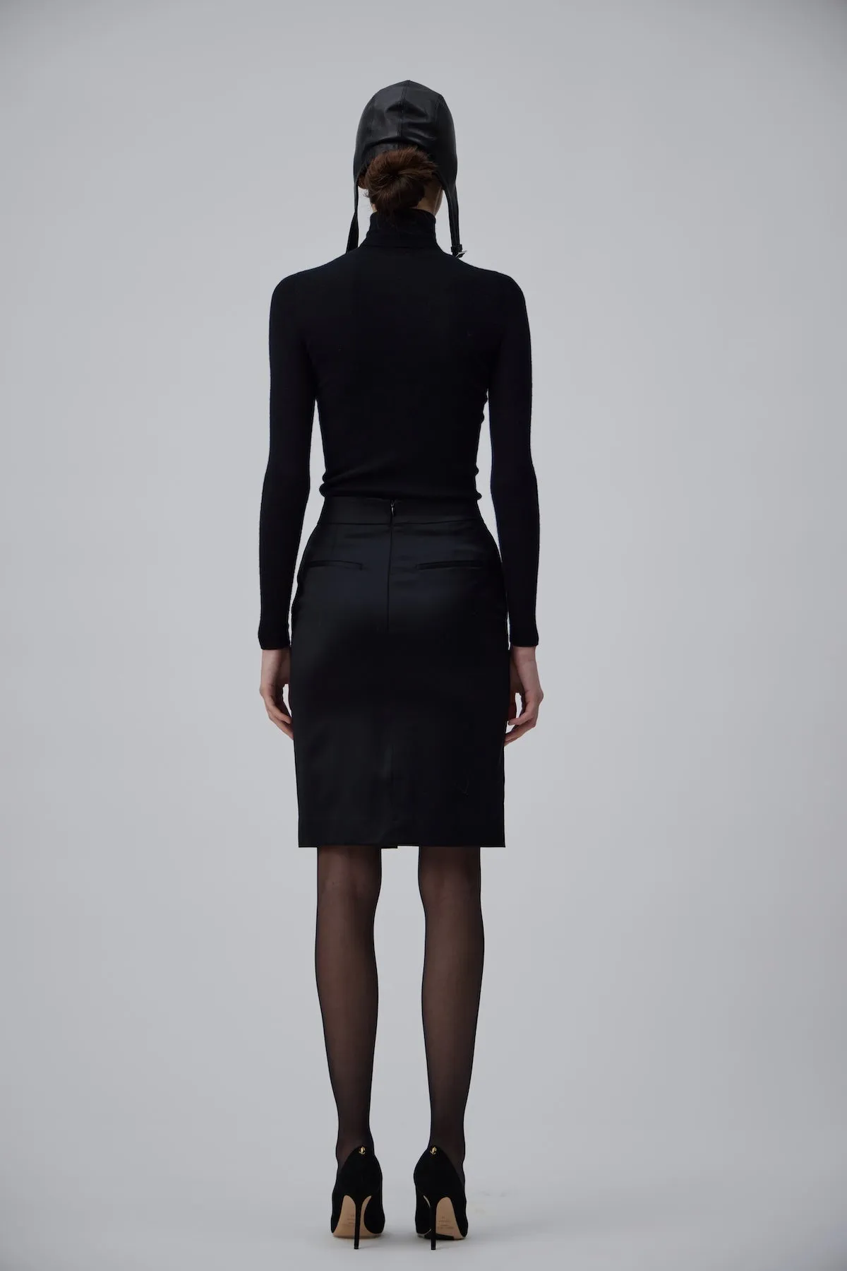 PENCIL SKIRT IN GLOSSY BLACK