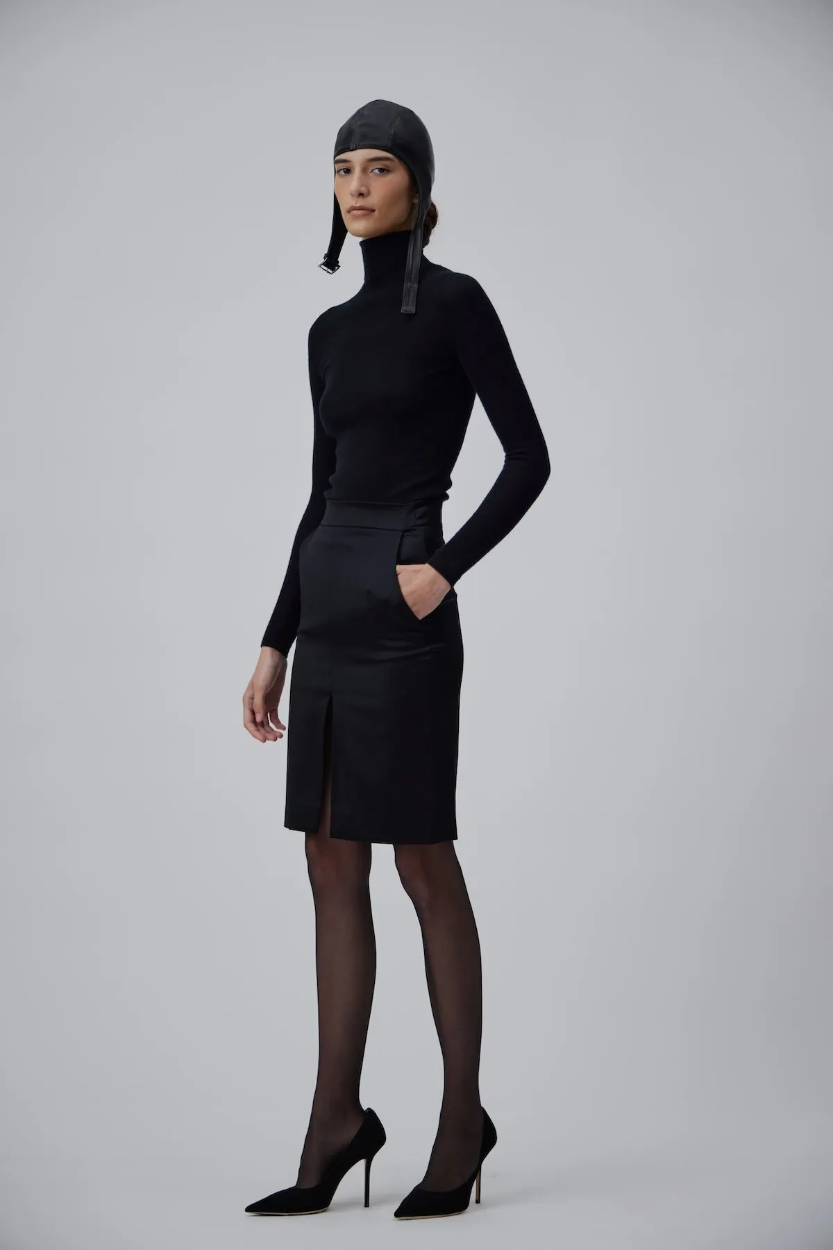 PENCIL SKIRT IN GLOSSY BLACK