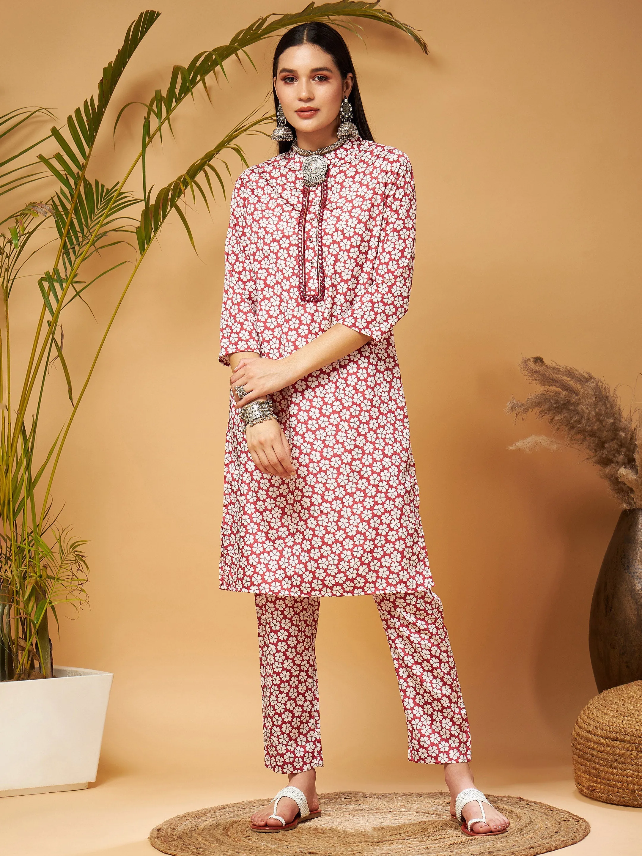 Women White Floral Neck Band Kurta With Pants